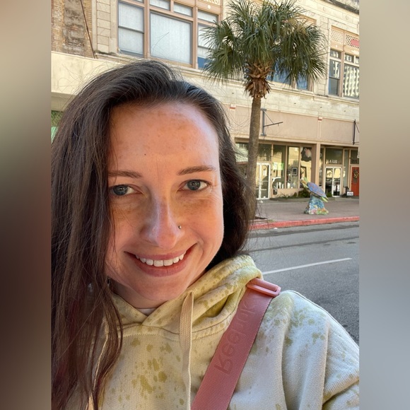 Meet your Posher, Hannah - Picture 6 of 7